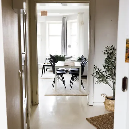 2ndhomes 2br With Sauna & Balcony